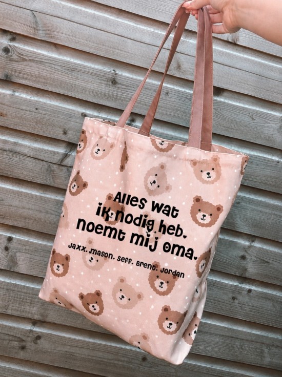 Gepersonaliseerde oma tas met beertjes print  alles wat ik nodig heb noemt mij oma