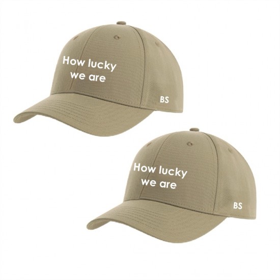 Koppel petten how lucky we are met voorletters