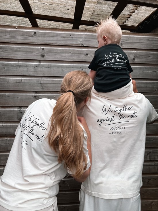 Matching familie outfits vader moeder en kind wij samen tegen de rest gepersonaliseerd