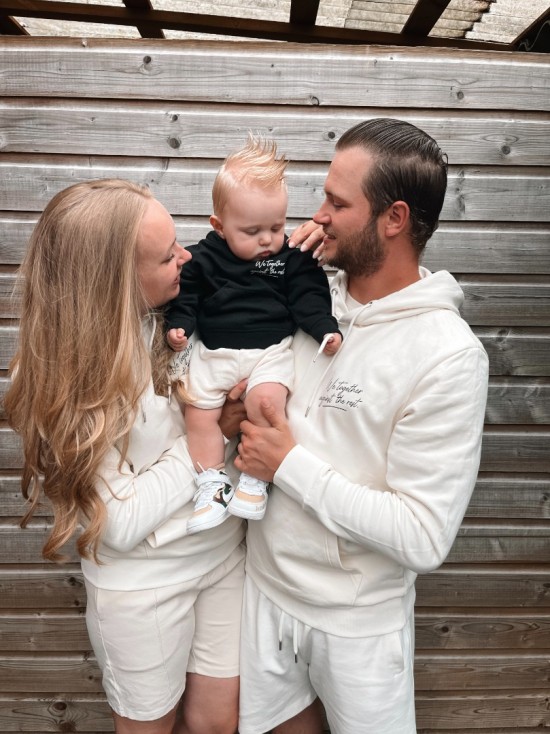 Matching gezin outfit vader moeder en kind met persoonlijke opdruk