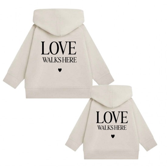 Matching hoodies voor broer en of zus love walks here