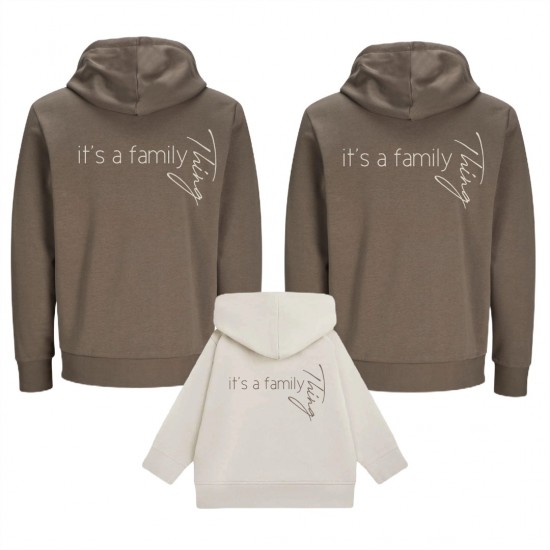 Matching hoodies voor het gezin its a familt thing met eigen voorletters