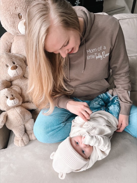 Matching hoodies voor moeder en kind mama van een kleine teddy beer met gratis muts