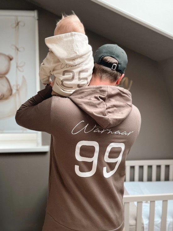 Matching hoodies voor vader en zoon met achternaam en geboortejaar