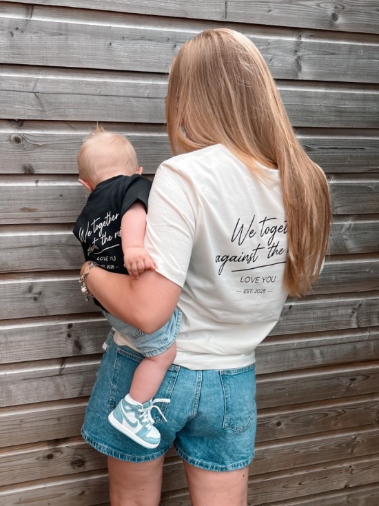 Matching outfits moeder en kind wij samen tegen de rest met eigen jaartal