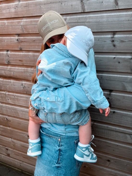 Matching petten voor moeder en kind mom of met kindernaam moederdagcadeau persoonlijkkerstcadeauvoormoeder 3 1