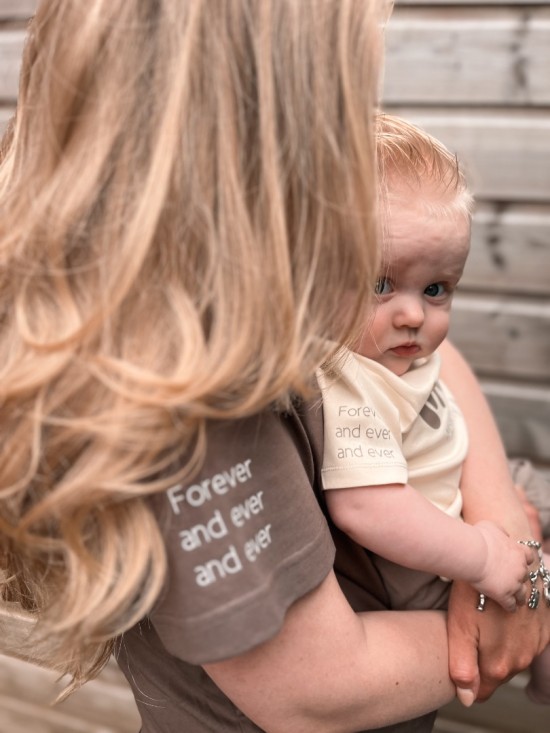 Matching shirts voor moeder en kind mommy en kindernaam forever and ever and ever 2