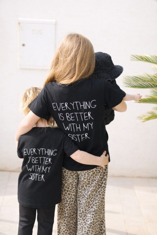 Matching t shirts voor zusjes   everything is better with my sister