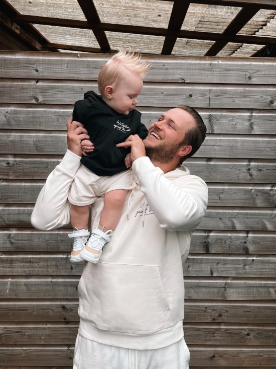 Matching vader en kind outfits wij samen tegen de rest met persoonlijke jaartal 2