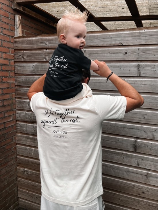 Vader en kind matching shirts wij samen tegen de rest 2