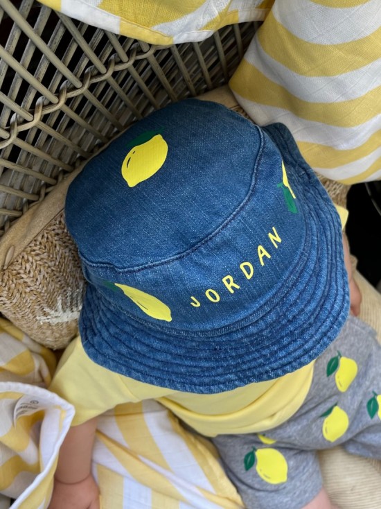 Zomerhoedje kind  denim bucket hat met lemon print en naam  gepersonaliseerd baby zonnehoedje 2