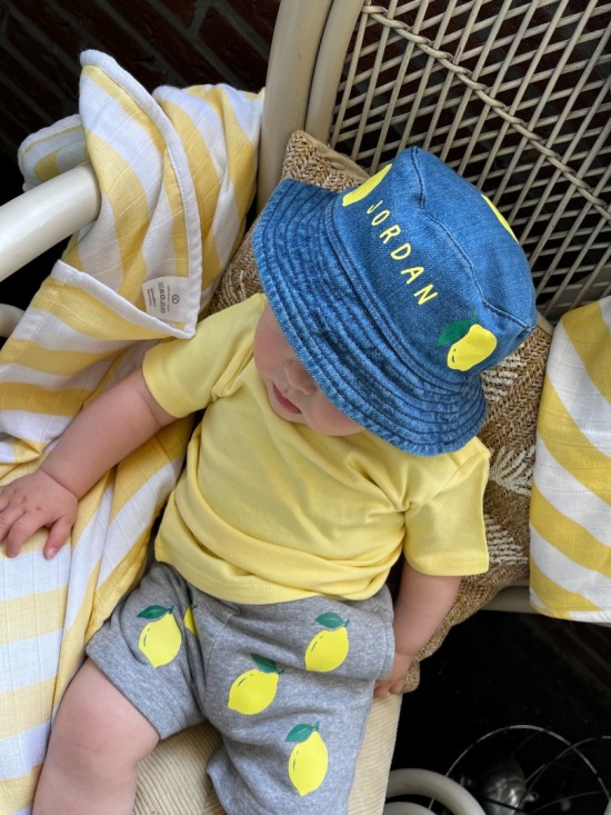 Zomerhoedje kind  denim bucket hat met lemon print en naam  gepersonaliseerd baby zonnehoedje